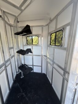 [#9] Three Horse Slant Load Pull Type Trailer with Tack and Dressing Room with Extruded Sides full