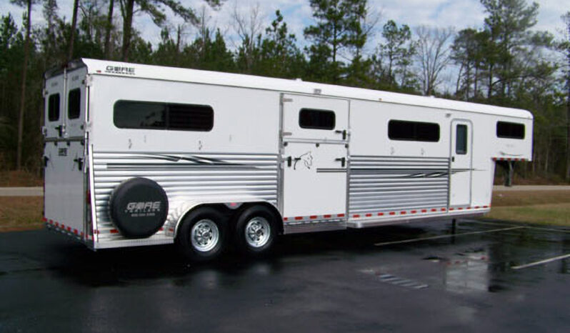 [#13] Four Horse Gooseneck Trailer Head to Head with Dressing Room and Center Side Unloading Ramp full