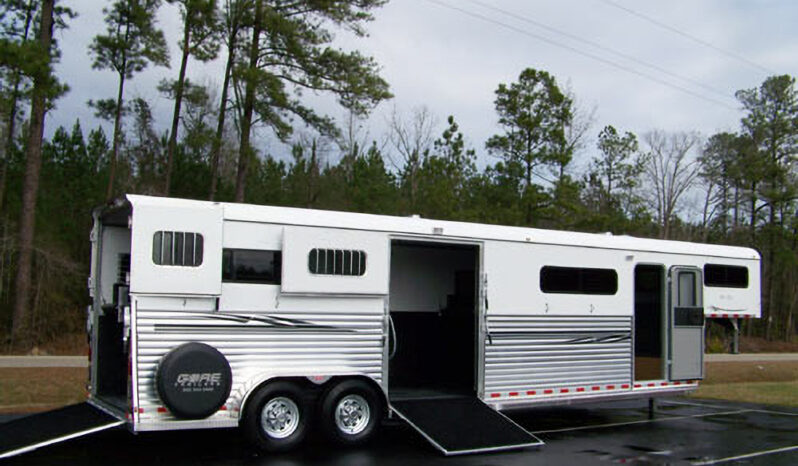 [#13] Four Horse Gooseneck Trailer Head to Head with Dressing Room and Center Side Unloading Ramp full