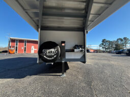 [#11A] Two Horse Gooseneck Trailer with Side Ramp and Dressing Room