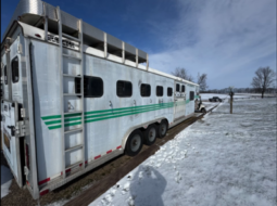 USED1999 GORE – Deluxe Six Horse Slant Load Gooseneck Trailer full