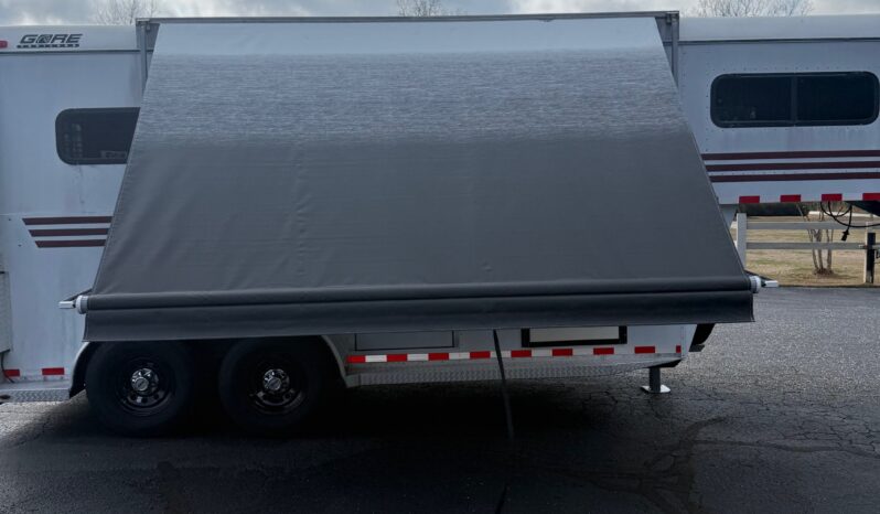 Used 2000 GORE White Aluminum Deluxe Thoroughbred 2 Horse Gooseneck Trailer with 4′ Dressing Room full