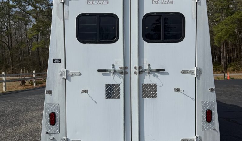 Used 2000 GORE White Aluminum Deluxe Thoroughbred 2 Horse Gooseneck Trailer with 4′ Dressing Room full