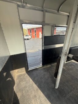 Used 2000 GORE White Aluminum Deluxe Thoroughbred 2 Horse Gooseneck Trailer with 4′ Dressing Room