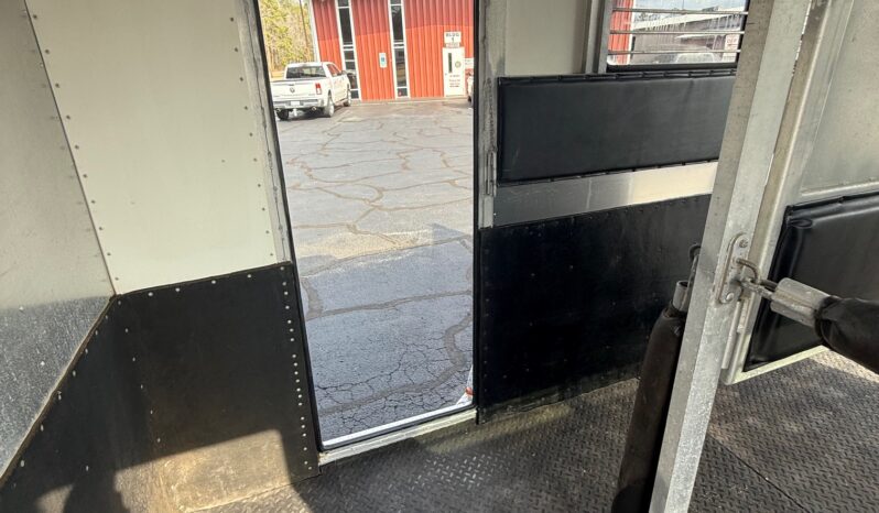 Used 2000 GORE White Aluminum Deluxe Thoroughbred 2 Horse Gooseneck Trailer with 4′ Dressing Room full