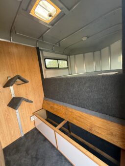 Used 2000 GORE White Aluminum Deluxe Thoroughbred 2 Horse Gooseneck Trailer with 4′ Dressing Room full