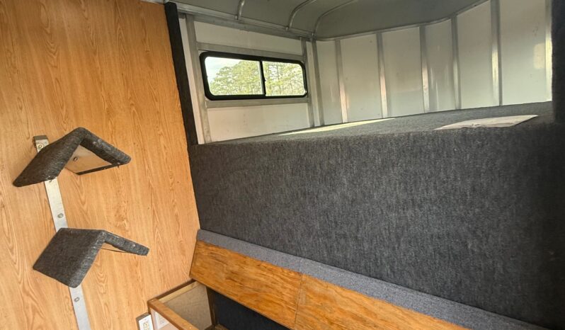 Used 2000 GORE White Aluminum Deluxe Thoroughbred 2 Horse Gooseneck Trailer with 4′ Dressing Room full